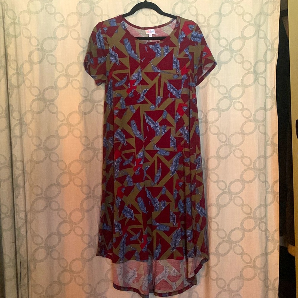 LuLaRoe Carly hi low dress with Feather Geometric print
